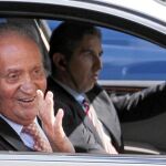 Don Juan Carlos dijo «sentirse muy bien» a su salida del hospital