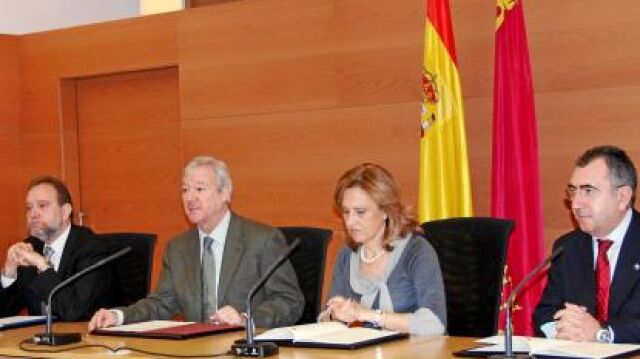 Sotoca, Valcárcel, Díaz y Campos, en la firma del convenio