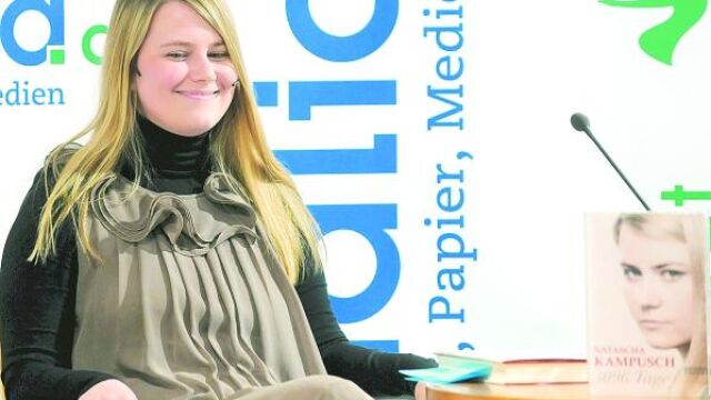 Teresa Kampusch, cuando presentó el libro sobre su secuestro