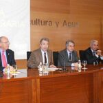 El consejero de Agricultura y Agua, Antonio Cerdá (2 izquierda), en la presentación del ciclo de conferencias