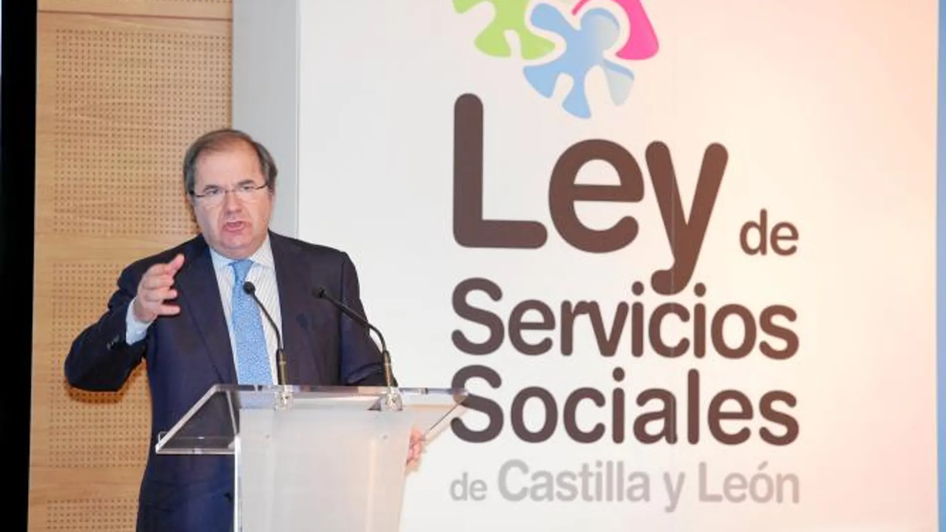 El presidente de la Junta, durante su intervención en una jornada sobre la Ley de Servicios Sociales en Valladolid