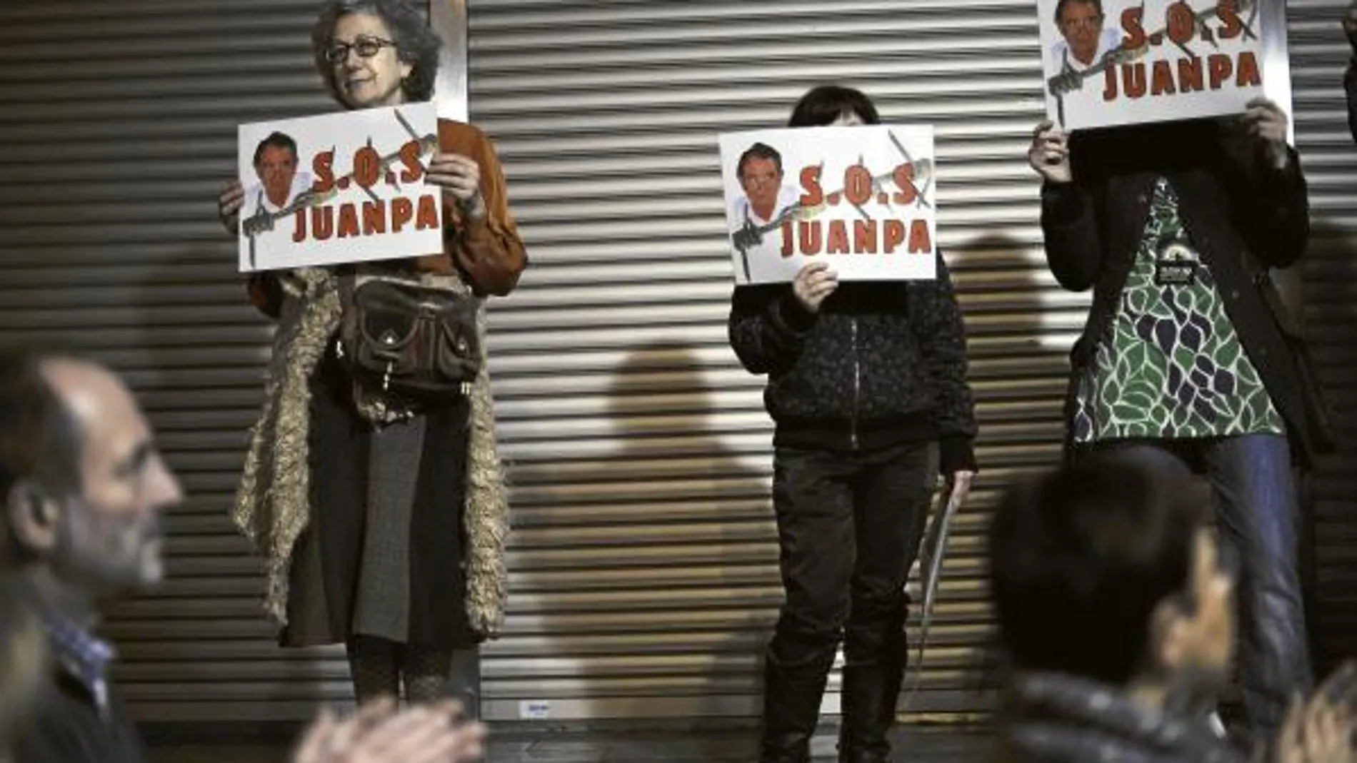 A lo largo de la marcha de Bilbao, los proetarras que acudieron mostraron pancartas a favor de presos de ETA