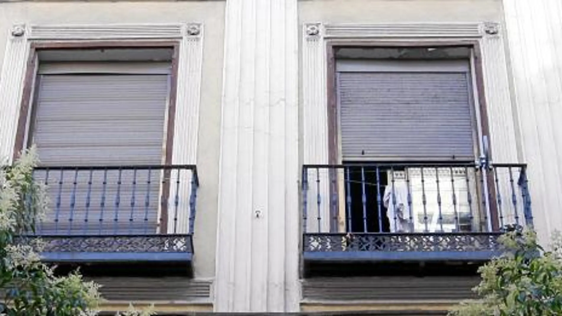 La terraza da al número 23 de la calle Fuencarral. La Comunidad ha asumido la tutela del pequeño y de su hermano