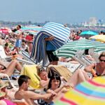 Las playas de la capital valenciana se llenaron este fin de semana ante la llegada del buen tiempo