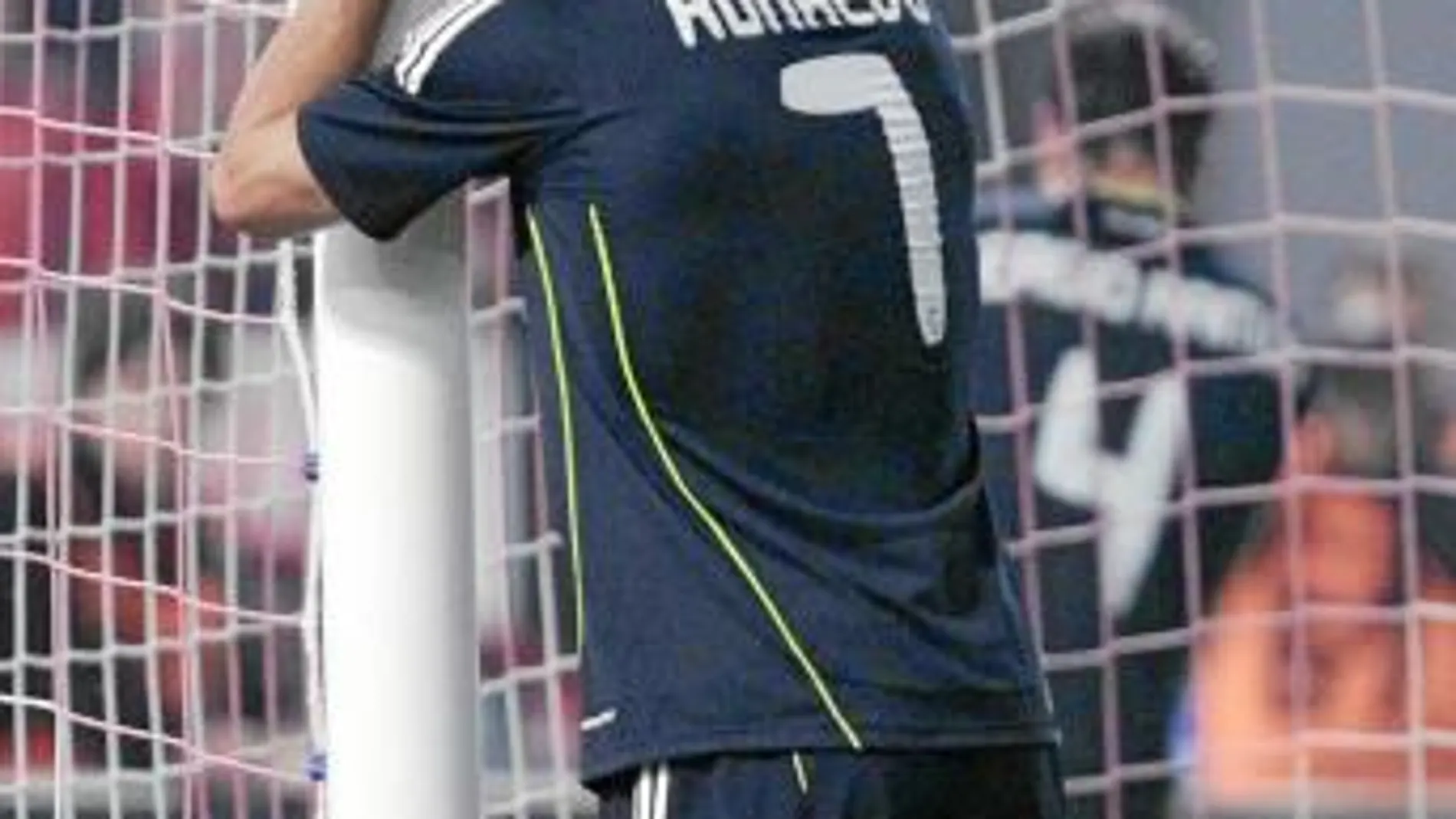 cristiano fue el jugador más activo del Real Madrid; lo intentó todo y se desesperó cuando las ocasiones que tuvo no entraron