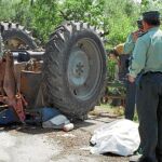 La Guardia Civil levanta atestado del vuelco de un tractor con resultado de muerte