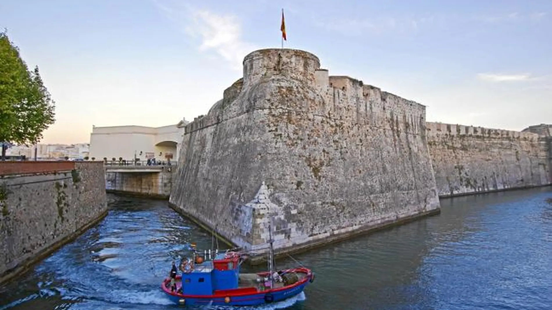 El conjunto defensivo de las Murallas Reales es uno de los principales atractivos monumentales de Ceuta