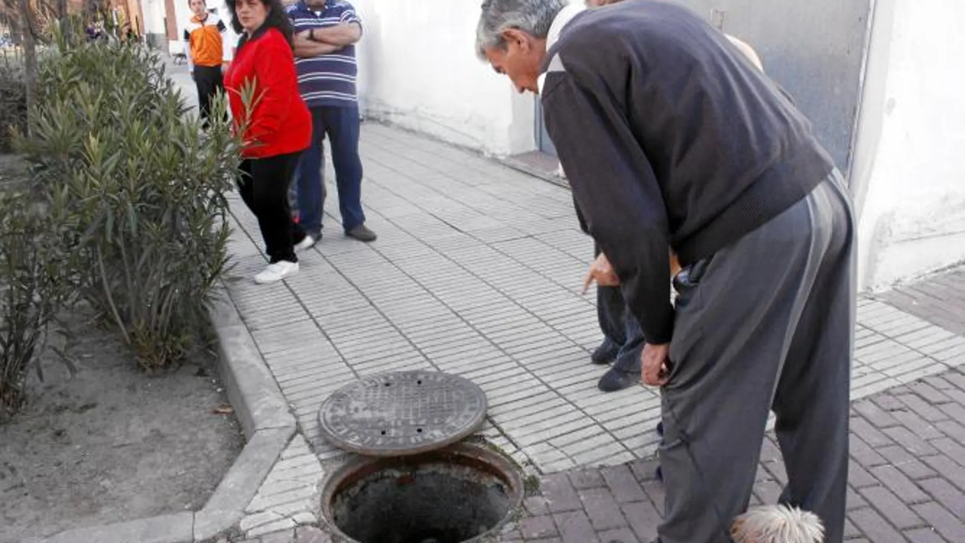 En una alcantarilla semidesnuda y sin nombre