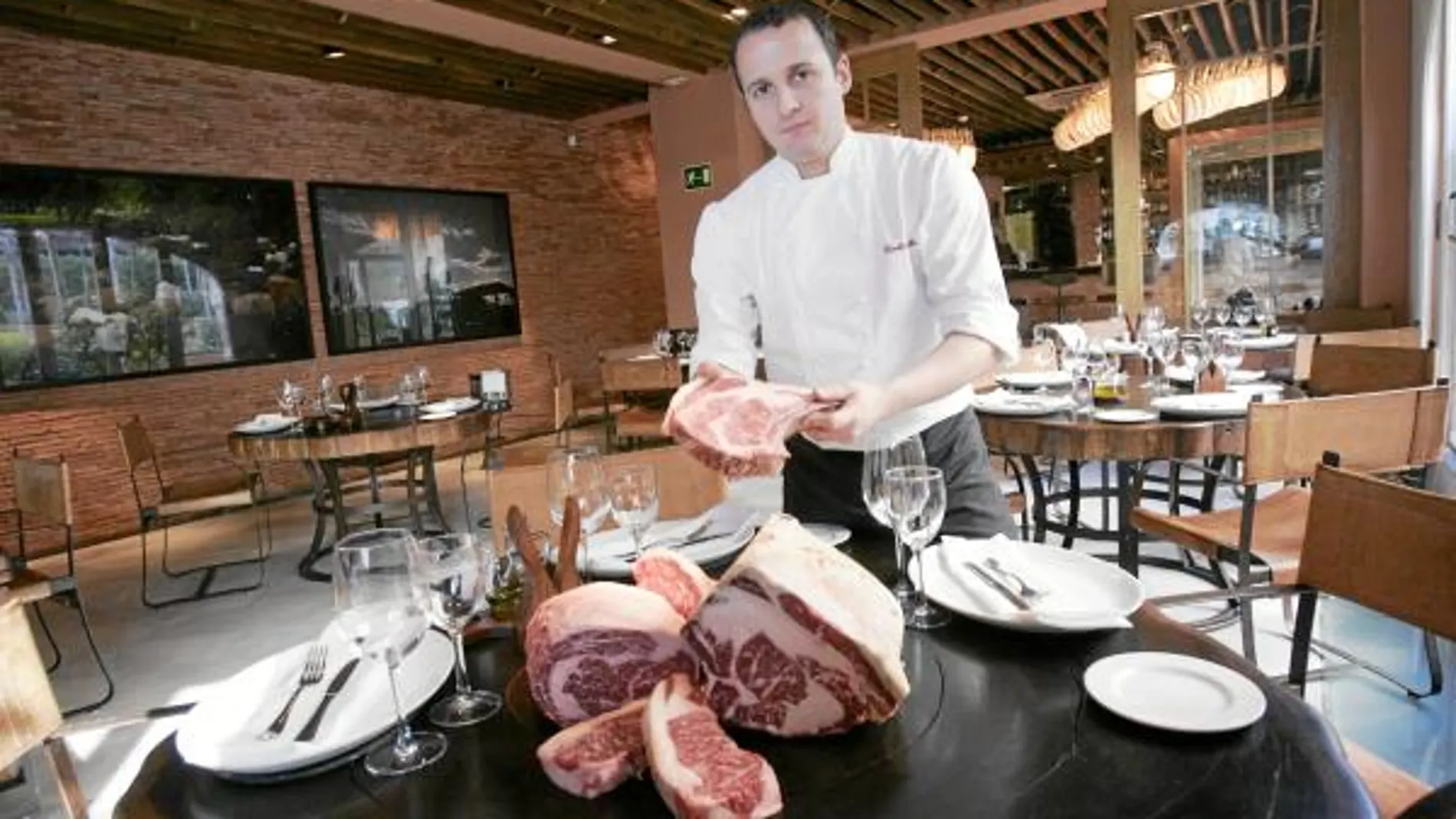 El cocinero en Rubaiyat, el restaurante que dirige en la capital
