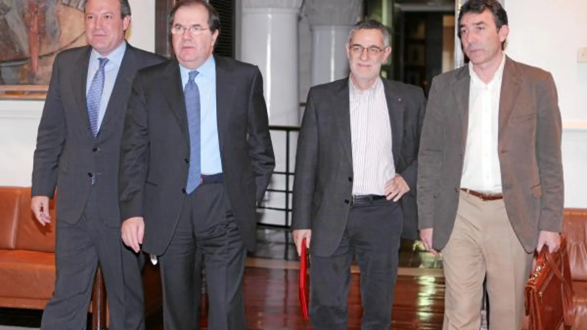 El presidente Herera, con los representantes de empresarios y sindicatos, Terciado, Prieto y Hernández