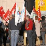 Los funcionarios de justicia se manifestaron a las puertas de la Delegación del Gobierno de Murcia para protestar por la medida