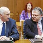 Papandreu conversa con Venizelos, que debutará mañana como ministro de Finanzas en la reunión extraordinaria del Eurogrupo