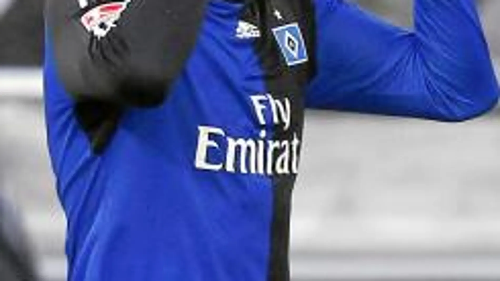 Ruud van Nistelrooy se fue del Madrid con la carta de libertad y el club quiere recuperarlo gratis; el Hamburgo no le deja salir