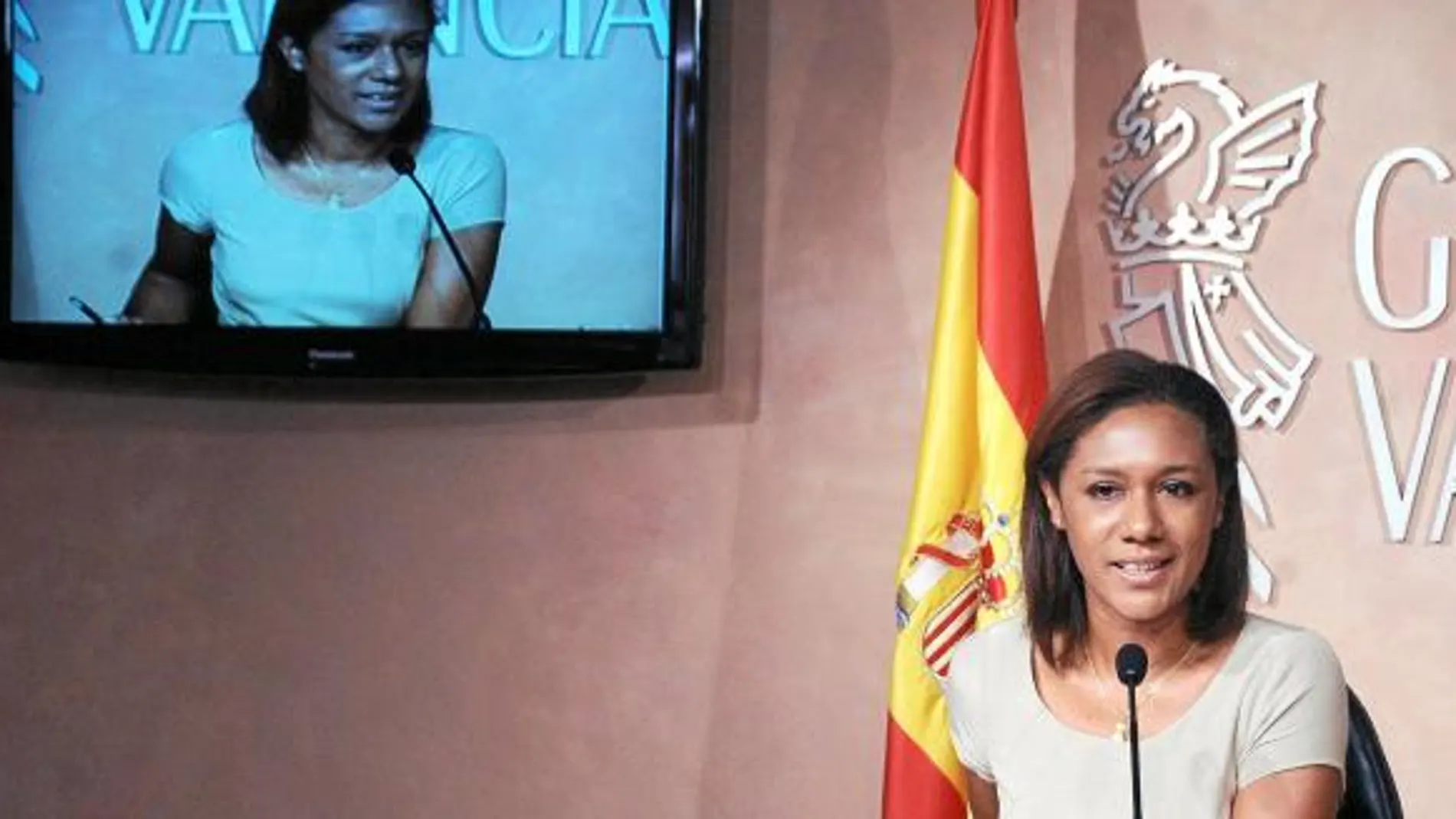 La consellera portavoz, Lola Johnson, tras la reunión del pleno del Consell