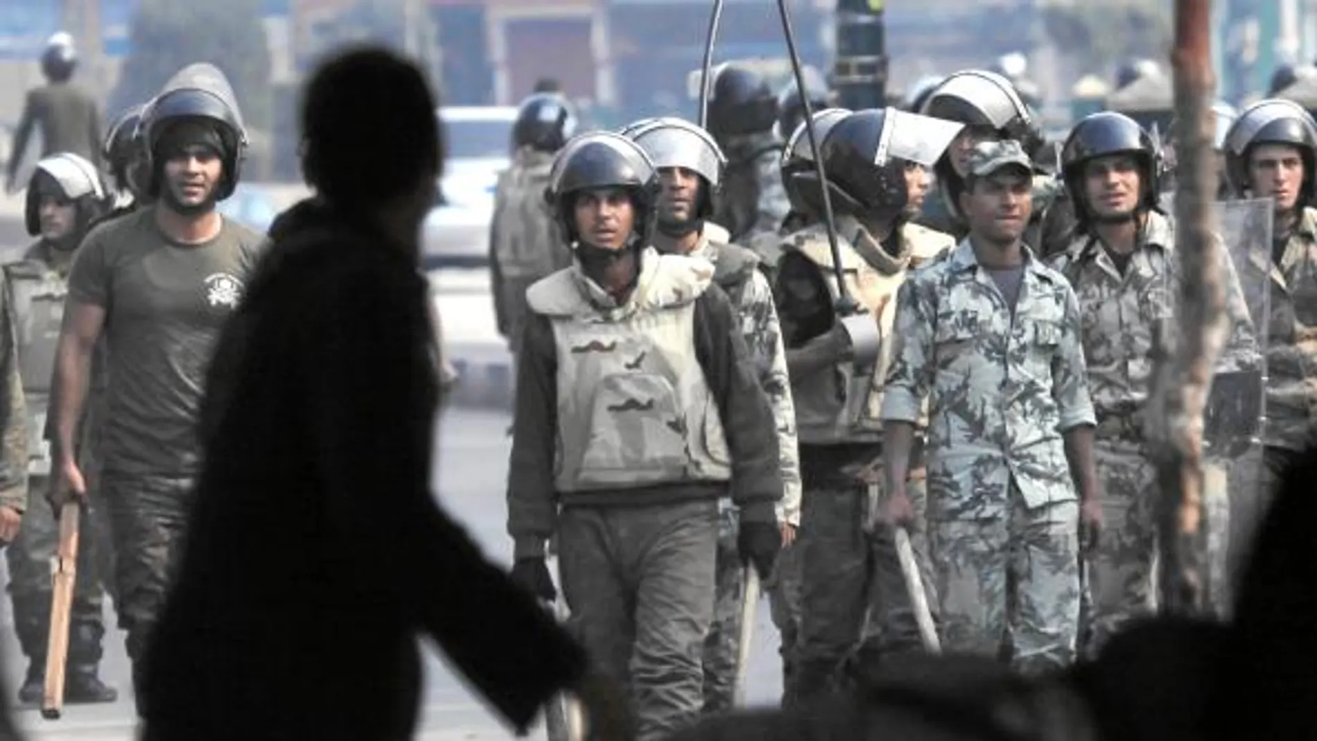 Los militares no consiguieron ayer frenar la violencia en El Cairo