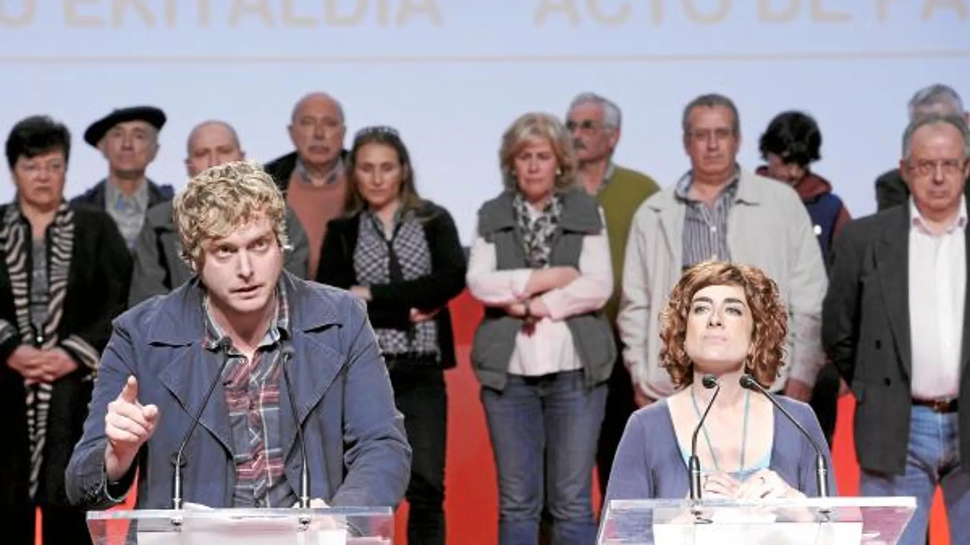 Maiorga Ramirez, de EA, a la izquierda, y Bakartxo Ruiz, de Herritarron, a la derecha, durante el acto de ayer