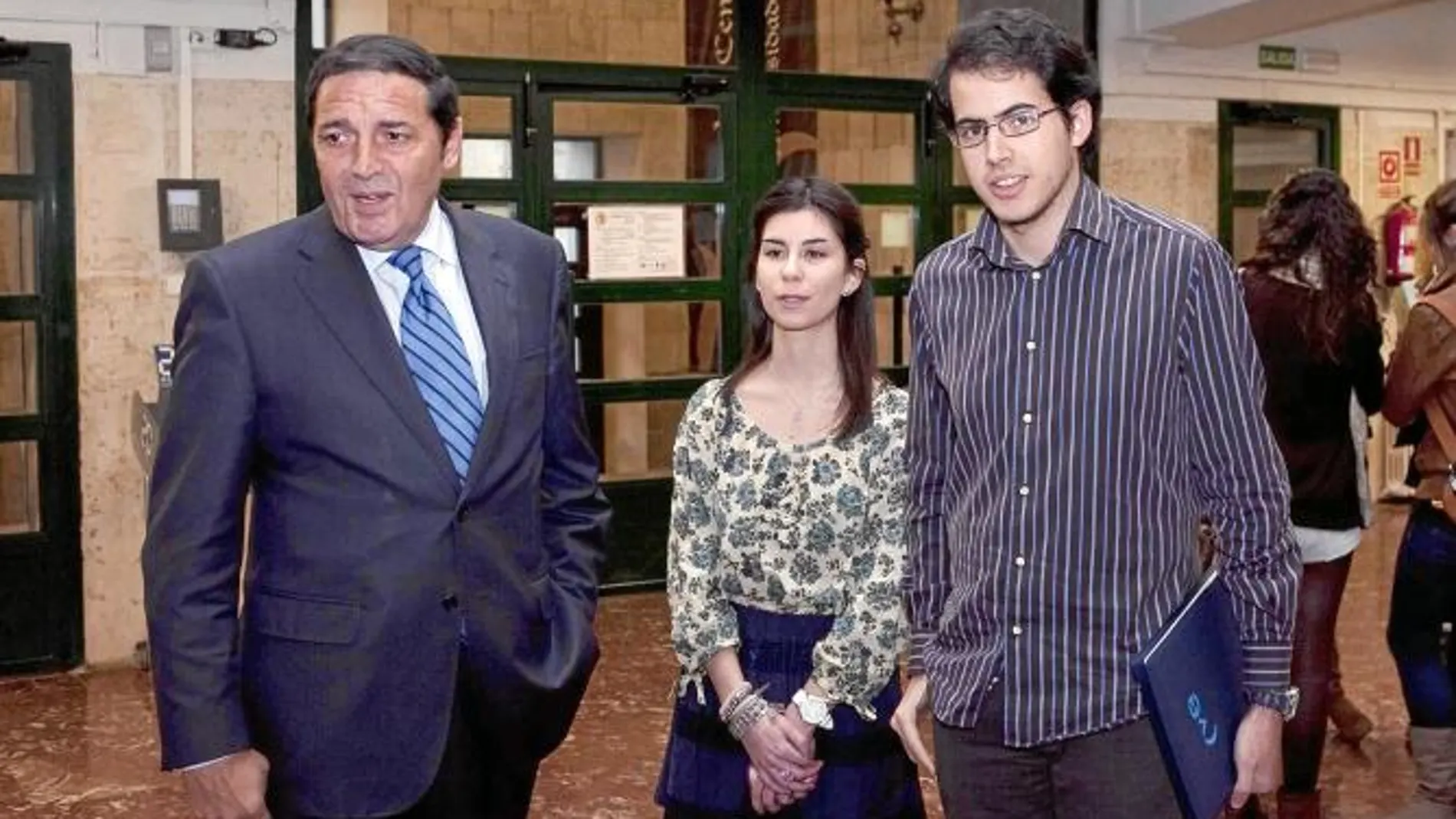 Sáez Aguado anima a los futuros médicos a recuperar el contacto con el paciente