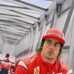 Fernando Alonso, en el box de Ferrari en Silverstone