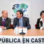 Sáez Aguado conversa con José María Collados, presidente de las asociaciones de vecinos de Castilla y León