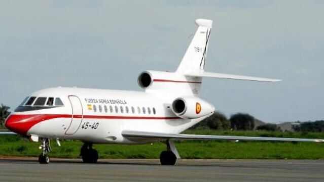 El séquito de los ministros impidió que cupieran los tres en un mismo avión para volar hacia la capital belga