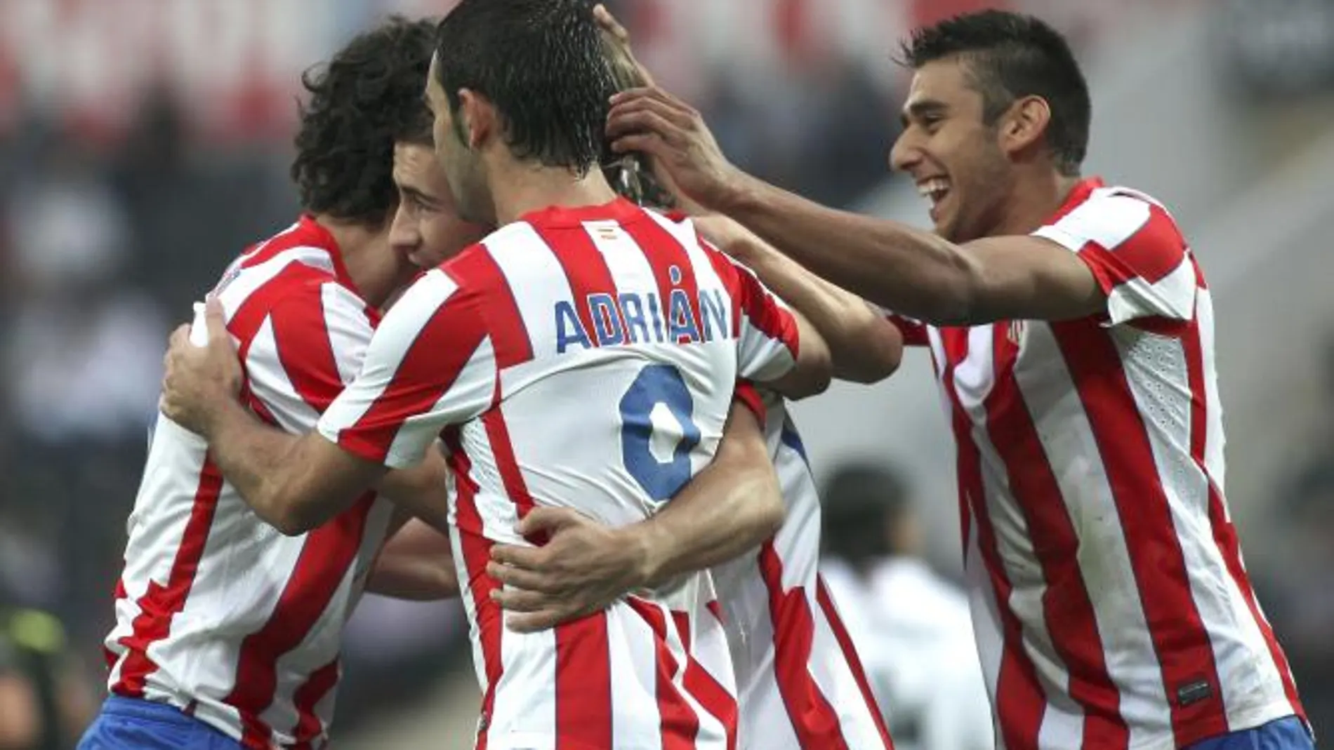 Los jugadores del Atlético de Madrid celebran uno de los goles ante el Vitoria