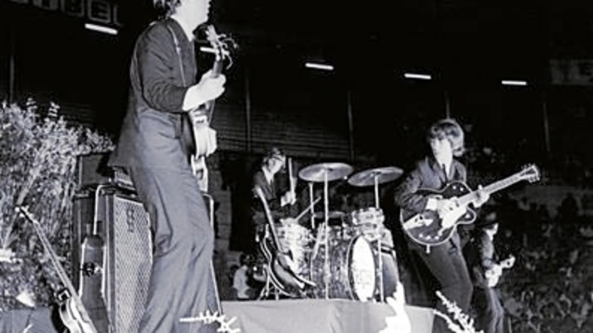 Un momento de la actuación de los Beatles en Barcelona el 3 de julio de 1965. Fue la única vez que actuaron en la capital catalana