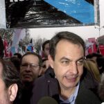 Un lema, ahora, en su contra. «Nunca Mais» pedía Zapatero cuando gobernaba el PP. La historia siempre es circular y las palabras, a veces, se vuelven contra quien las pronuncia