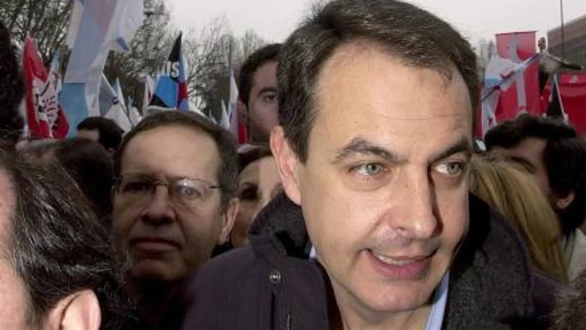 Un lema, ahora, en su contra. «Nunca Mais» pedía Zapatero cuando gobernaba el PP. La historia siempre es circular y las palabras, a veces, se vuelven contra quien las pronuncia