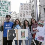 IGNACIO, MACARENA, LUCÍA Y ANA Estos cuatro jóvenes voluntarios expresaron que «el aborto es siempre un asesinato». Criticaron que «últimamente el Gobierno está optando por una política de defensa de la muerte. Habría que cambiar esta cultura de la muerte