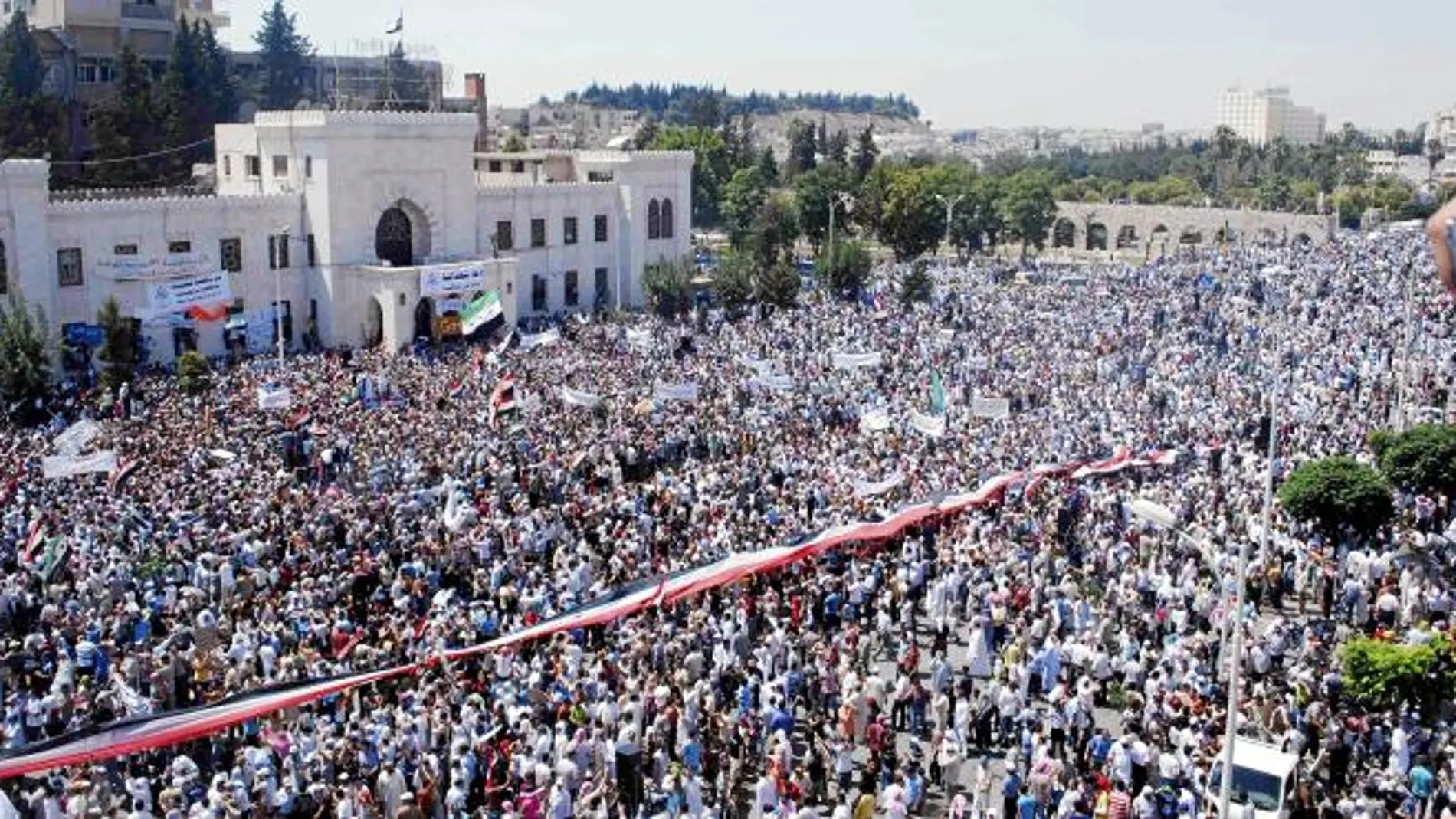 El pasado viernes, la ciudad rebelde de Hama fue escenario de una multitudinaria manifestación en contra del régimen