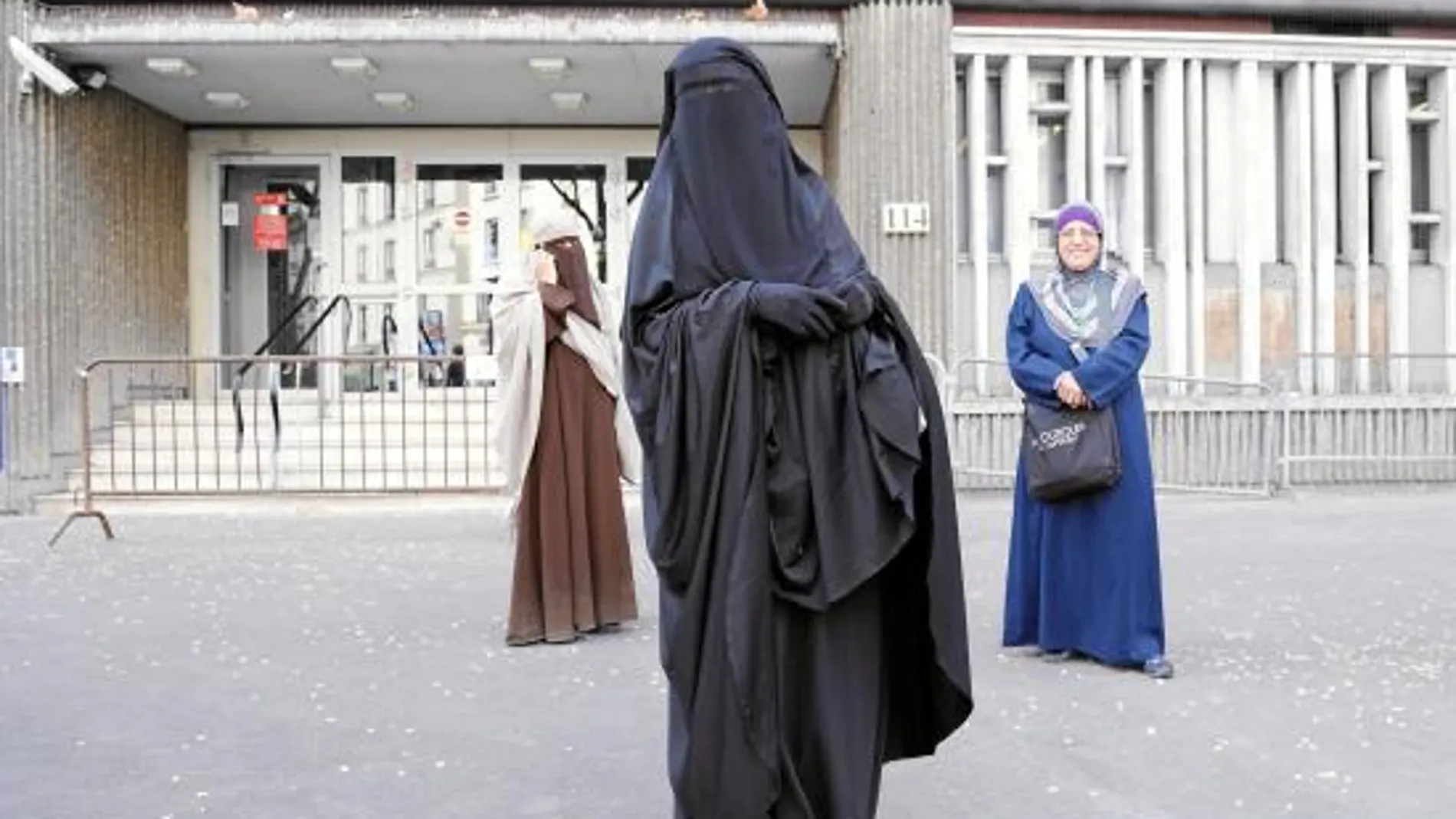 Lérida fue el primer ayuntamiento español en prohibir el uso del «burka» y el «niqab» en las dependencias municipales