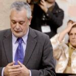 Griñán considera que una comisión de investigación en la Cámara andaluza sólo servirá de «altavoz de intereses partidistas»