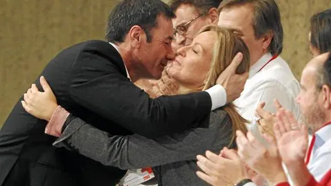 La noche del 3 de octubre el líder del PSM abrazó a su rival y aseguró en tono conciliador que «aquí no sobra nadie» en referencia a los que apoyaron a Jiménez