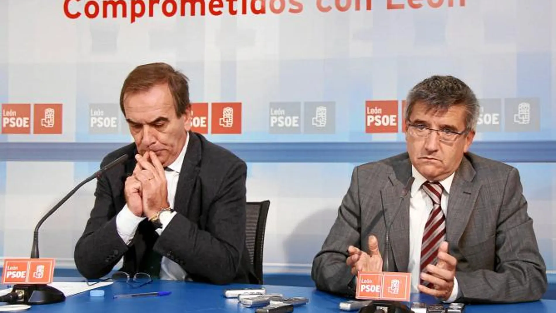 Francisco Fernández acompañado por el portavoz del PSOE en el Congreso, José Antonio Alonso