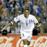 Carlos Pavón celebra un gol marcado con Honduras