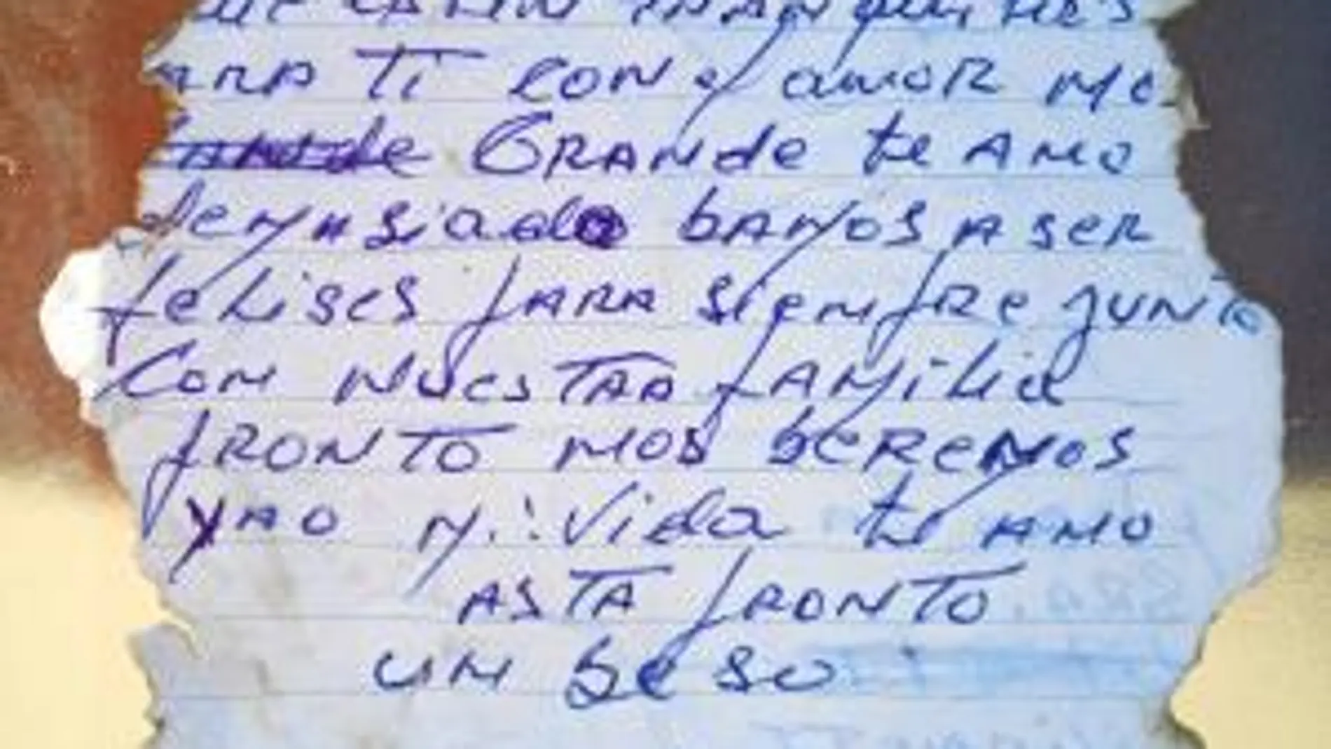 Mientras comienzan las labores de rescate, continúan saliendo a la superficie fragmentos de la carta de uno de los mineros a su mujer.