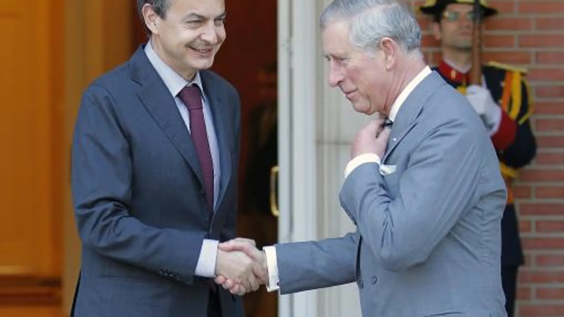 Zapatero reclama «esfuerzos políticos» para resolver el conflicto de Gibraltar
