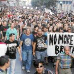 Cientos de «laicistas indignados» se manifestaron ayer en la capital por las cargas policiales de estos días