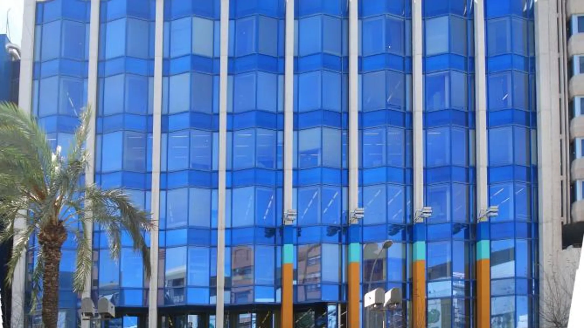 Imagen de la sede central de la CAM en Alicante