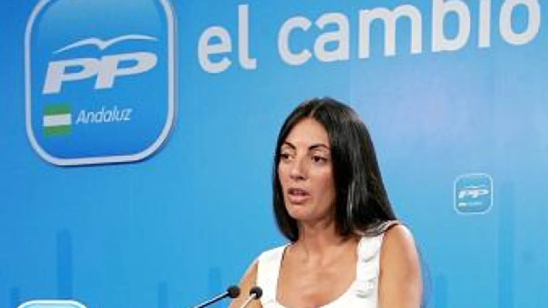 La portavoz regional del PP-A, Rosario Soto, ayer, en la sede de su partido