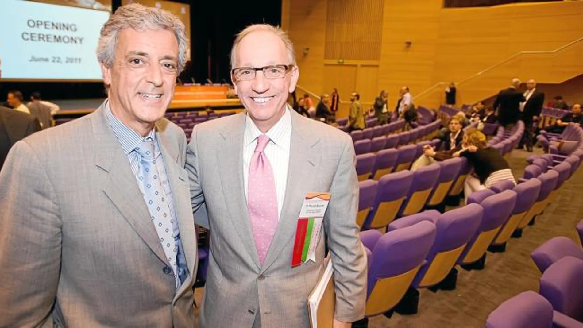 El cirujano estadounidense (a la derecha), junto al presidente de la ILTS, Juan Carlos García Valdecasas, en la sesión inaugural del congreso