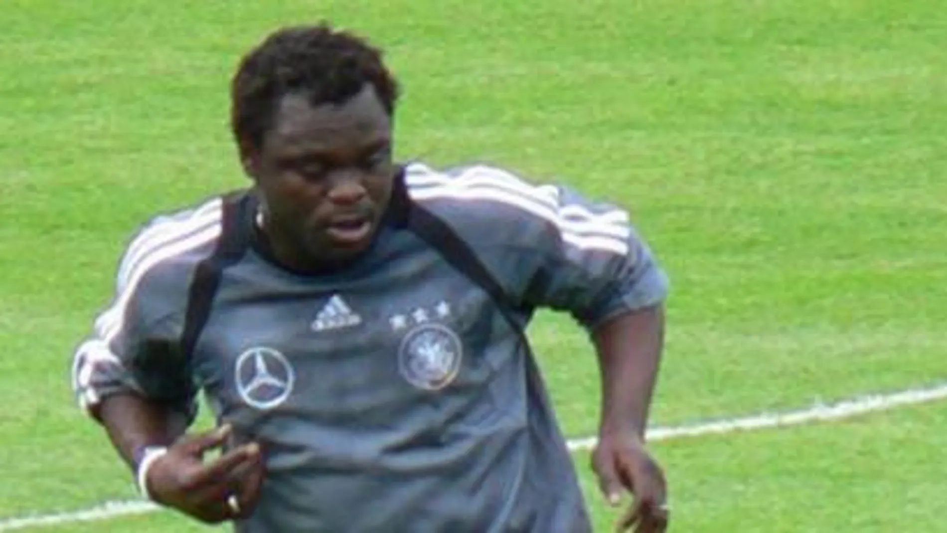 El futbolista del Hamburgo Gerald Asamoah