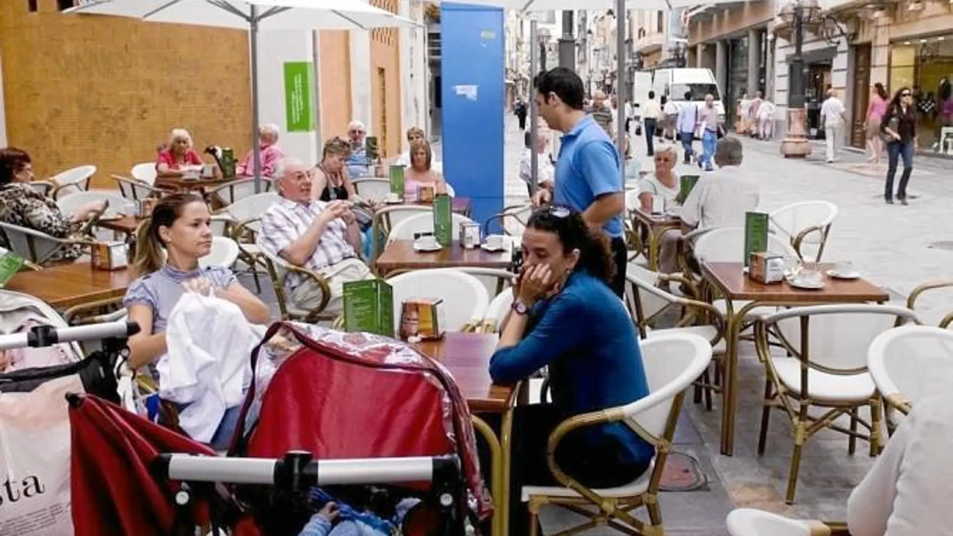 Murcia experimenta la cuarta menor caída de negocios en el sector servicios