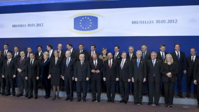 La UE dedicará los fondos disponibles a las pymes y al empleo juvenil