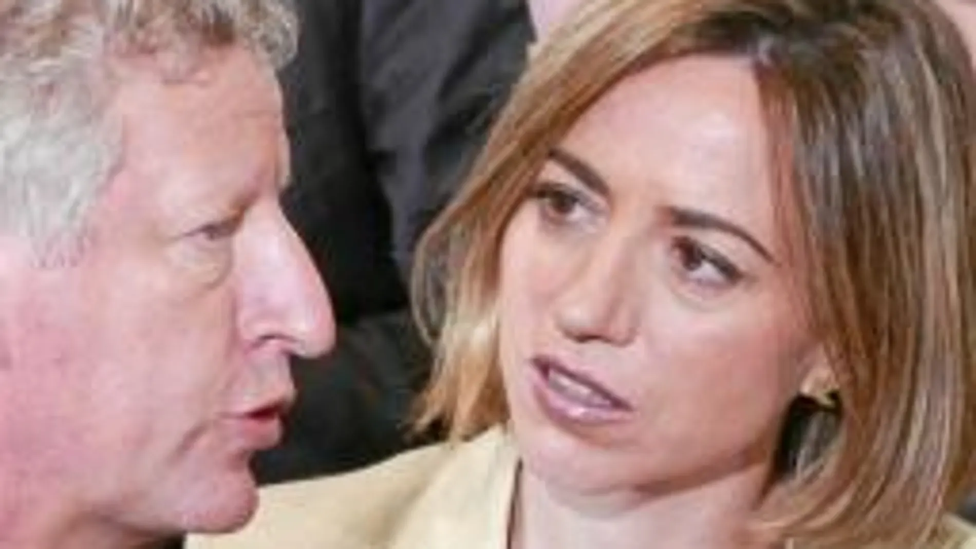 Chacón saluda a su homólogo belga, Peter de Crem
