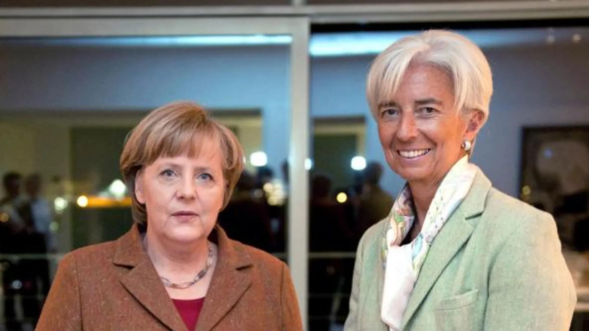 Merkel se reúne con Lagarde para estudiar el riesgo de quiebra de Grecia