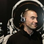 Escuchar música con auriculares puede ser una de las causas de pérdida de audición en la actualidad