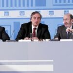 José Manuel Lara, Antonio Brufau, Juan Rosell y Alfredo Pérez Rubalcaba acompañaron a Zapatero en la mesa