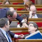 Enric Millo comenta con Rafael Luna la moción en el Parlament