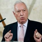 Exteriores insta a las autonomías a cerrar sus «embajadas»